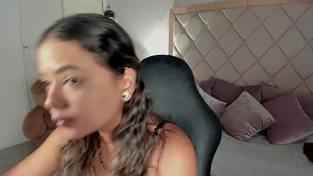 dulce lyraa1 online show from March 13, 4:06 am