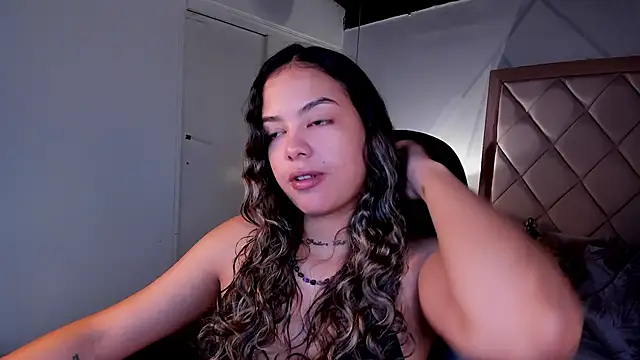 dulce lyraa1 online show from May 29, 4:18 am
