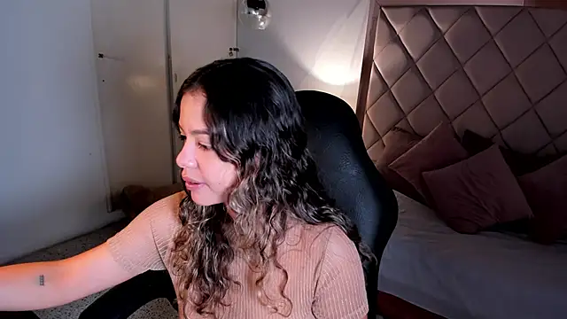dulce lyraa1 online show from June 5, 5:12 am