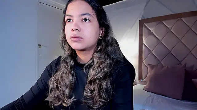 dulce lyraa1 online show from April 7, 4:25 am