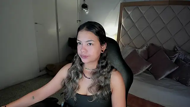 dulce lyraa1 online show from June 17, 4:01 am