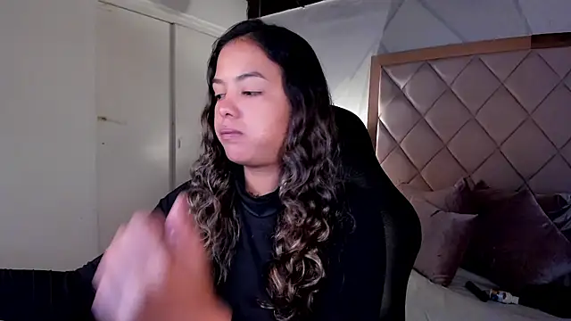 dulce lyraa1 online show from June 19, 4:29 am