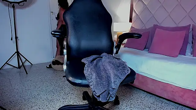 dulce lyraa1 online show from March 20, 4:35 am