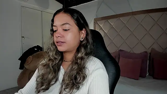 dulce lyraa1 online show from March 17, 4:15 am