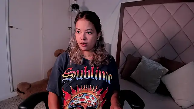 dulce lyraa1 online show from July 13, 3:39 am