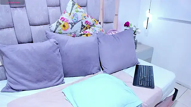 isabellablazee online show from March 29, 2:35 am