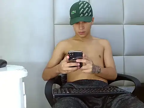 Hollmanhot online show from March 1, 2:33 am