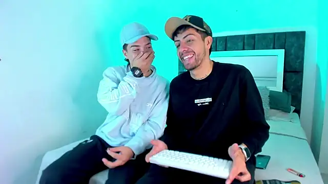 alex and christhoper online show from March 10, 11:20 pm