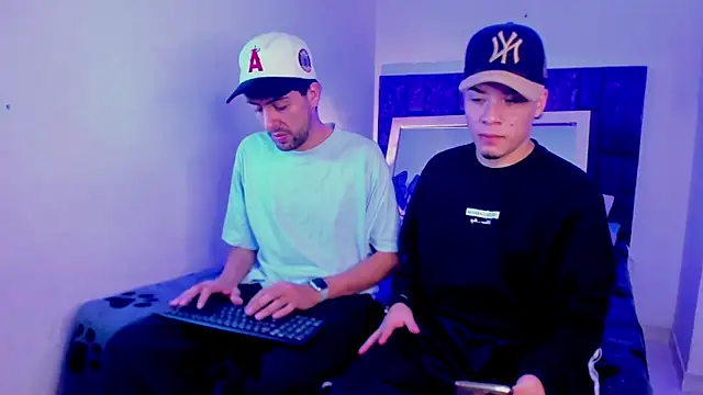 alex and christhoper online show from March 28, 6:47 am