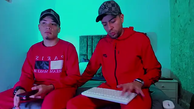 alex and christhoper online show from April 15, 2:06 am