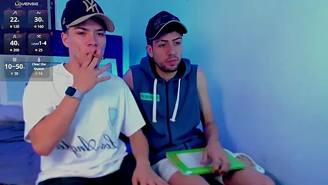 alex and christhoper online show from March 3, 2:18 am