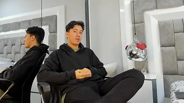 Snapshot of Austin_Reedss chatting on February 26, 12:16 pm Austin Reedss online show from February 26, 12:16 pm