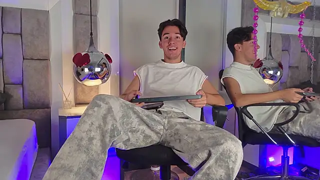 Austin Reedss online show from April 5, 1:18 pm