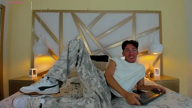 Austin Reedss online show from April 15, 8:31 pm