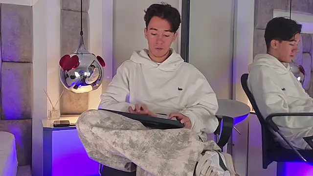 Austin Reedss online show from April 2, 12:56 pm