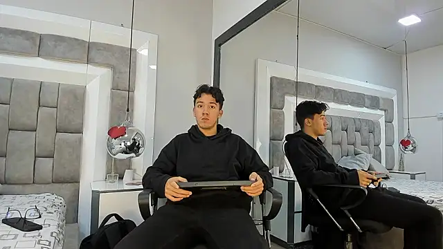 Snapshot of Austin_Reedss chatting on February 25, 12:38 pm Austin Reedss online show from February 25, 12:38 pm