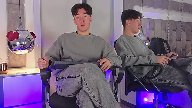 Austin Reedss online show from April 1, 12:50 pm