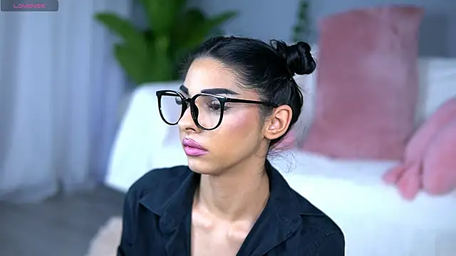 AvaCalvert online show from March 29, 6:20 pm