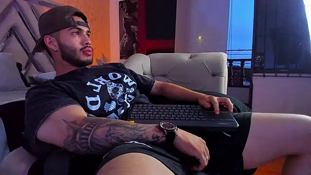 Vincentblack online show from May 16, 10:36 am