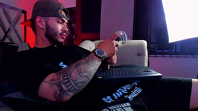 Vincentblack online show from May 8, 5:33 am