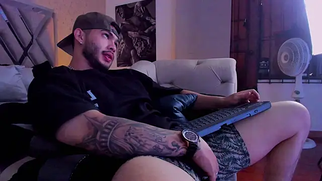 Snapshot of Vincentblack chatting on June 16, 6:52 pm Vincentblack online show from June 16, 6:52 pm