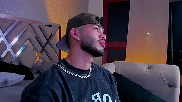 Snapshot of Vincentblack chatting on June 12, 2:42 am Vincentblack online show from June 12, 2:42 am