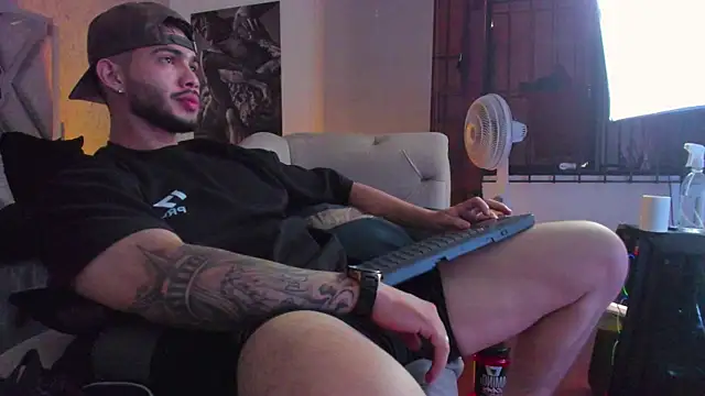 Snapshot of Vincentblack chatting on June 20, 7:30 pm Vincentblack online show from June 20, 7:30 pm