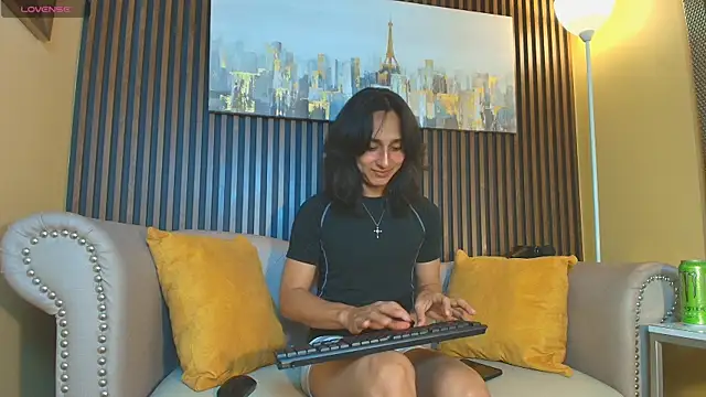 Elisasue online show from April 2, 11:55 pm