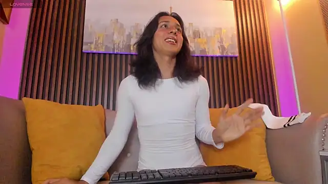 Snapshot of Elisasue chatting on June 8, 3:18 am Elisasue online show from June 8, 3:18 am