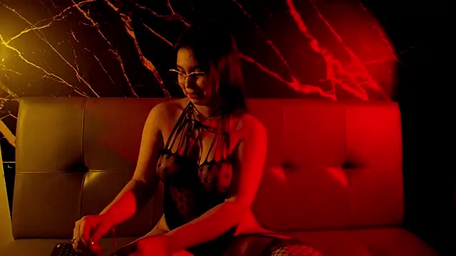 venus laurent online show from February 24, 10:05 am