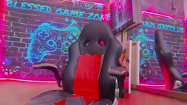 Snapshot of alex_blasze chatting on February 27, 3:29 am alex blasze online show from February 27, 3:29 am