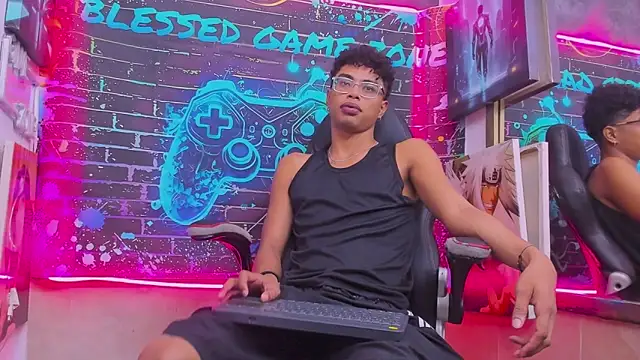 Snapshot of alex_blasze chatting on March 1, 3:39 am alex blasze online show from March 1, 3:39 am