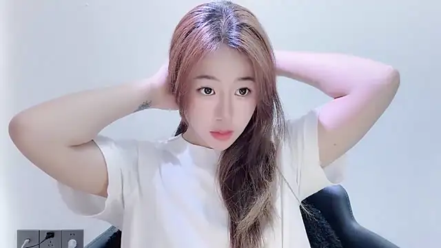 Snapshot of Baixi-01 chatting on May 13, 5:03 am Baixi-01 online show from May 13, 5:03 am