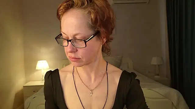 LioraWeiss online show from March 26, 9:51 am