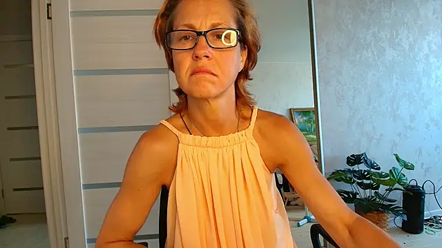 Snapshot of LioraWeiss chatting on July 11, 8:58 am LioraWeiss online show from July 11, 8:58 am