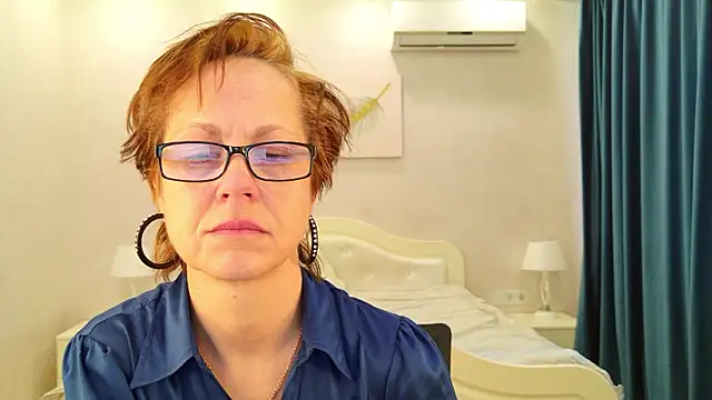 LioraWeiss online show from March 17, 9:12 am