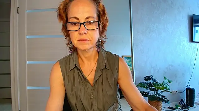 Snapshot of LioraWeiss chatting on June 30, 8:36 am LioraWeiss online show from June 30, 8:36 am