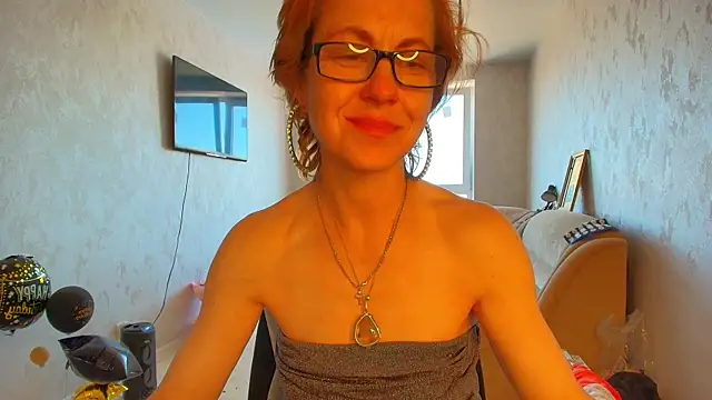 LioraWeiss online show from May 23, 9:30 am