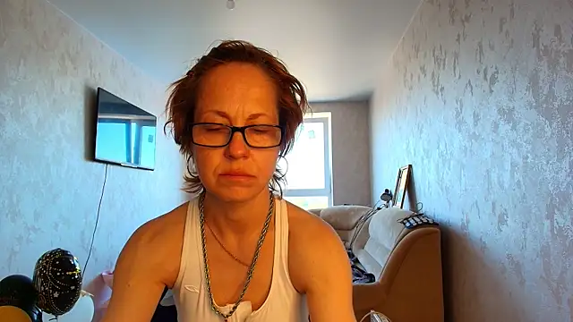 LioraWeiss online show from May 18, 7:35 am