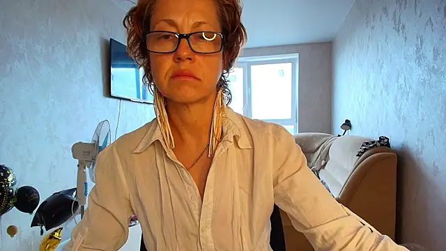 LioraWeiss online show from May 27, 9:16 am
