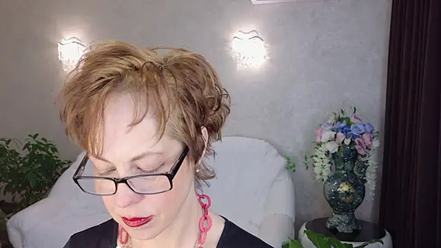 LioraWeiss online show from March 6, 6:30 am