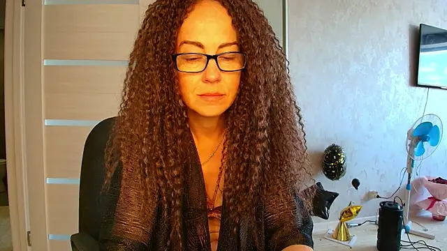 Snapshot of LioraWeiss chatting on June 16, 9:31 am LioraWeiss online show from June 16, 9:31 am