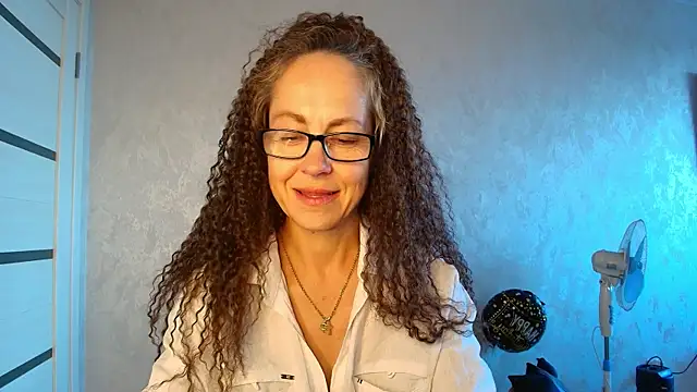 Snapshot of LioraWeiss chatting on June 3, 2:33 pm LioraWeiss online show from June 3, 2:33 pm