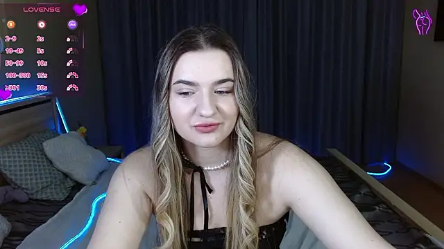 Snapshot of Smi1eF1ower chatting on February 25, 6:08 pm Smi1eF1ower online show from February 25, 6:08 pm