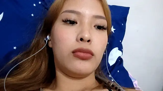 EllieCoconut001 online show from March 29, 10:50 am