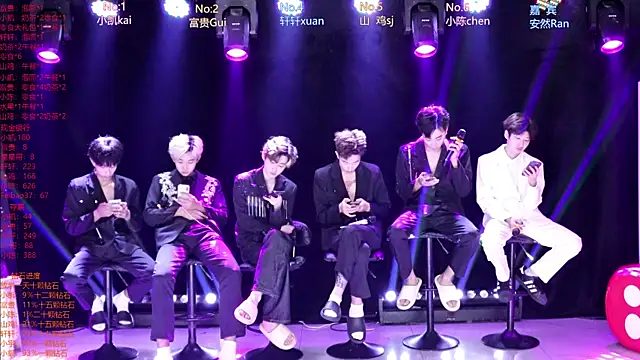 Snapshot of AOA-boy chatting on April 19, 5:30 am AOA-boy online show from April 19, 5:30 am