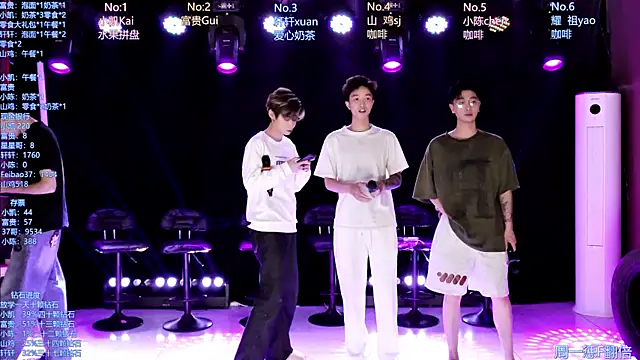 Snapshot of AOA-boy chatting on April 28, 1:15 am AOA-boy online show from April 28, 1:15 am