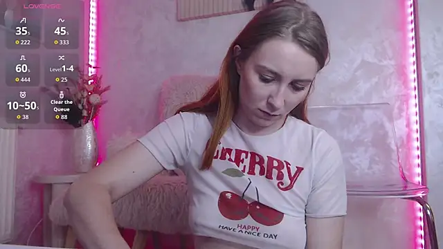 Snapshot of EmberLuna_ chatting on July 6, 6:20 am EmberLuna online show from July 6, 6:20 am