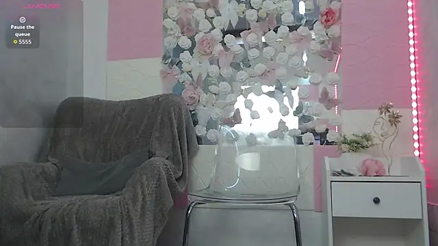 Snapshot of EmberLuna_ chatting on June 27, 6:30 am EmberLuna online show from June 27, 6:30 am