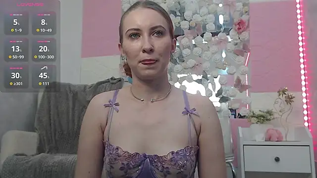 EmberLuna  online show from June 3, 6:36 am